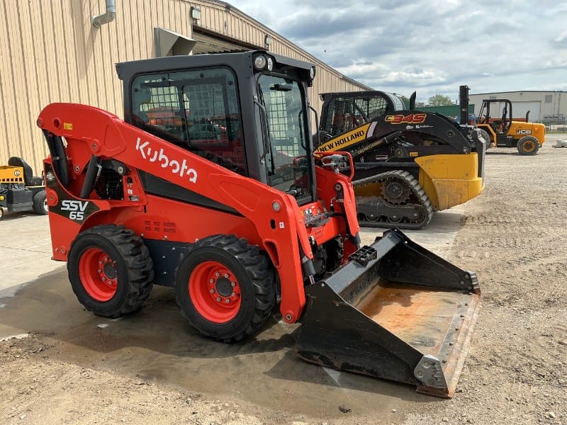 2024 Kubota SSV65PHC Equipment Image0