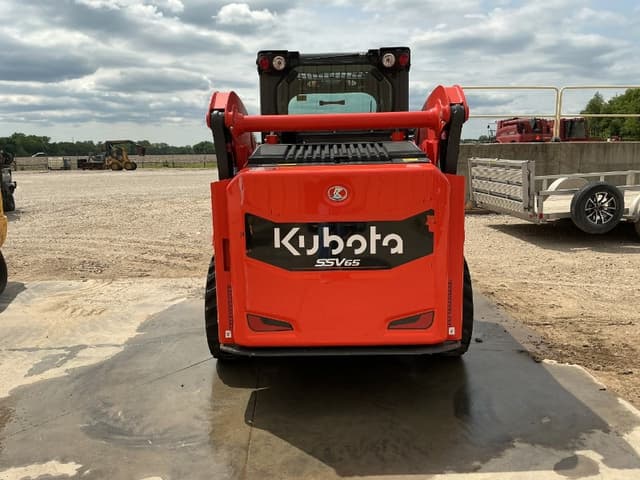 Image of Kubota SSV65PHC equipment image 4