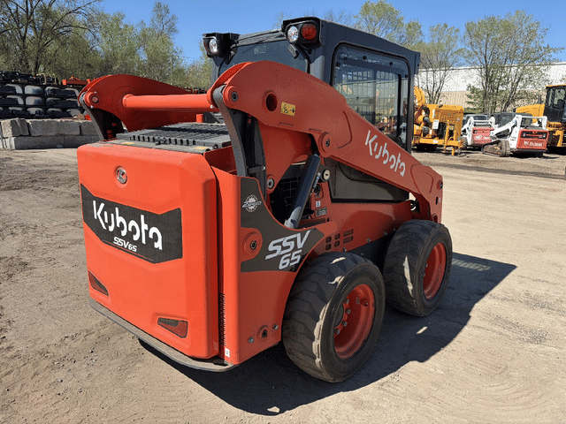 Image of Kubota SSV65 equipment image 4