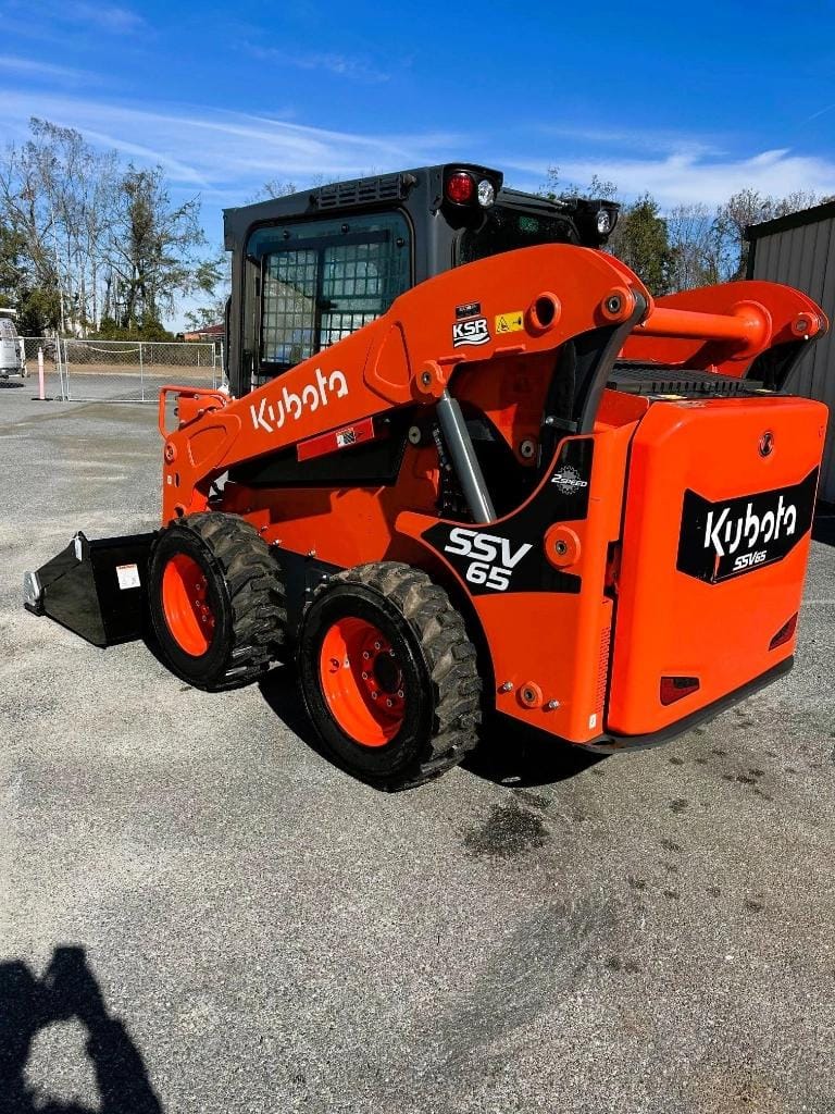2024 Kubota SSV65 Equipment Image0