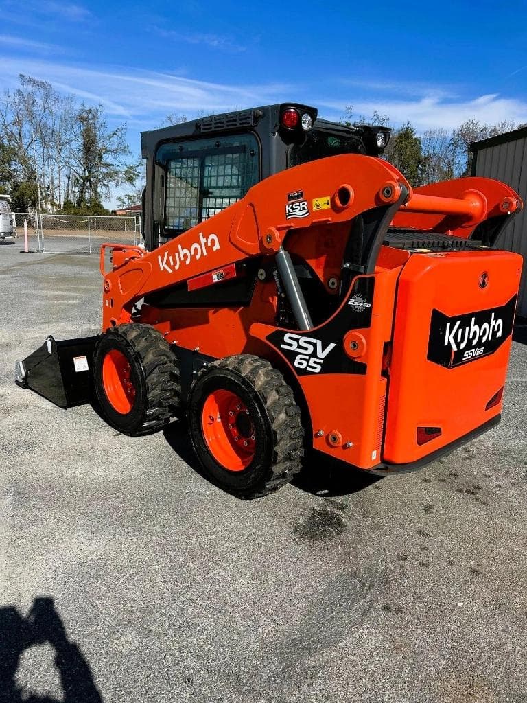 Image of Kubota SSV65 Primary image