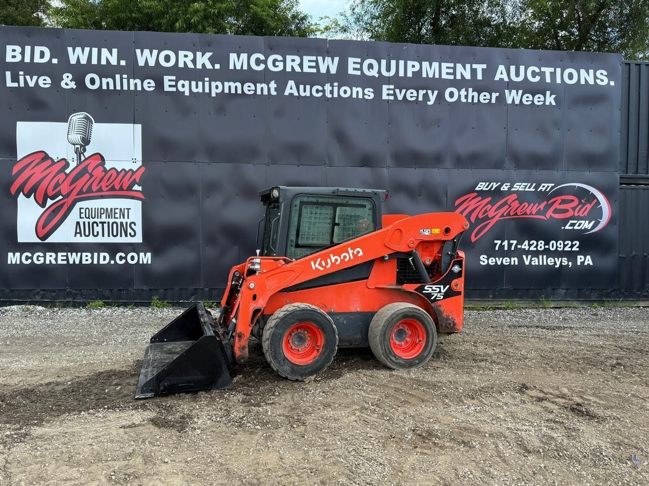 2024 Kubota SSV75 Equipment Image0