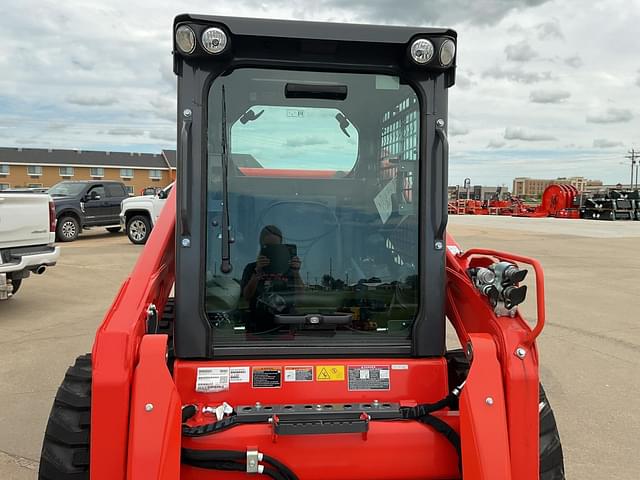 Image of Kubota SSV75 equipment image 4