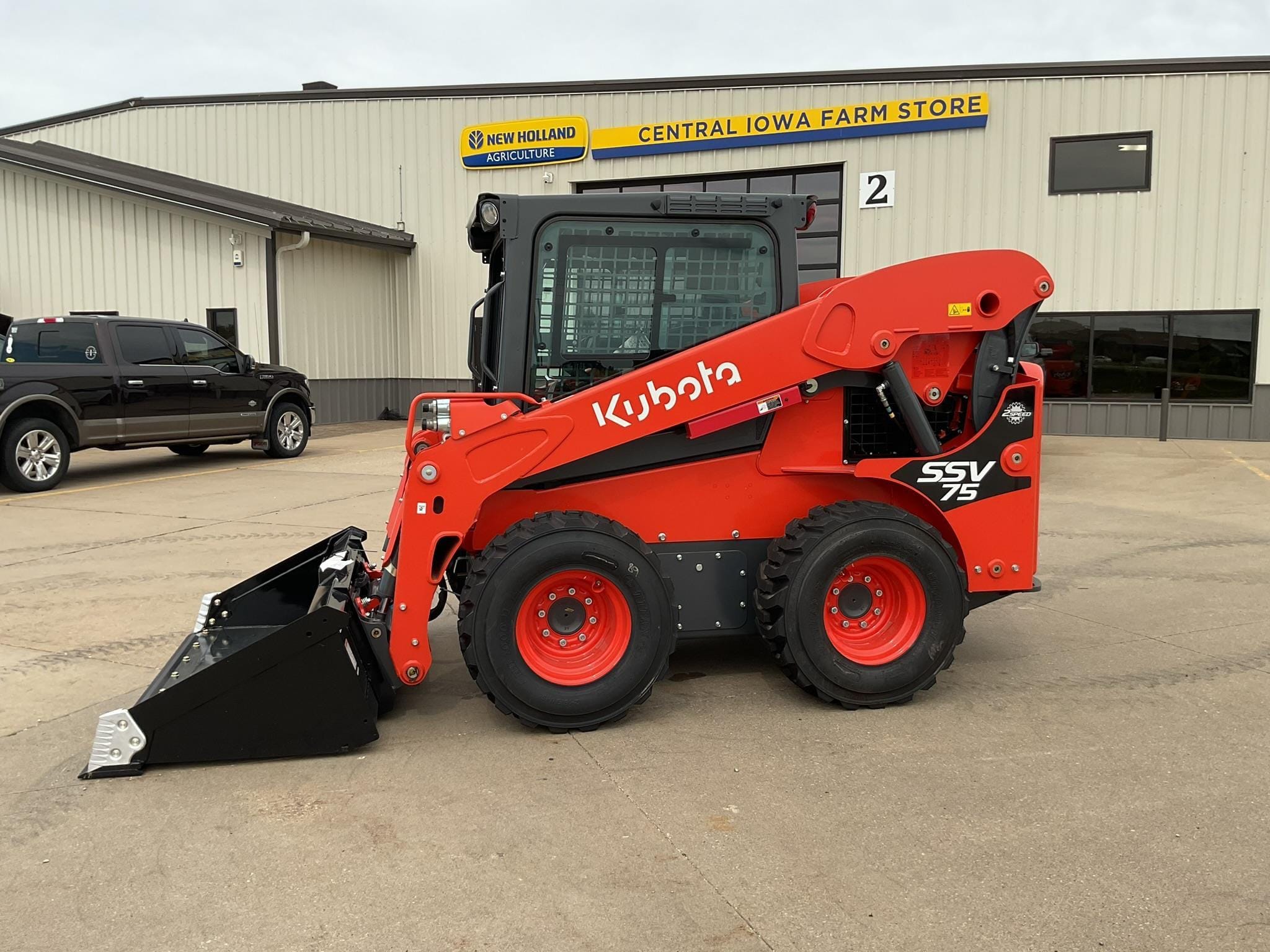 2024 Kubota SSV75 Equipment Image0