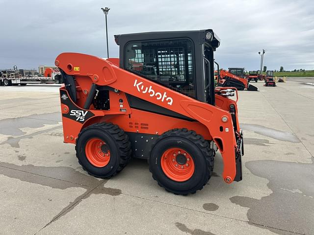 Image of Kubota SSV75 equipment image 2