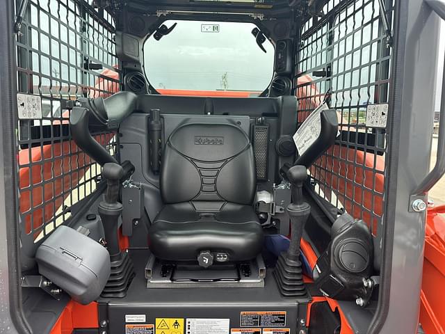 Image of Kubota SSV75 equipment image 4