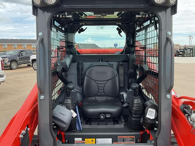 Image of Kubota SSV75 equipment image 3