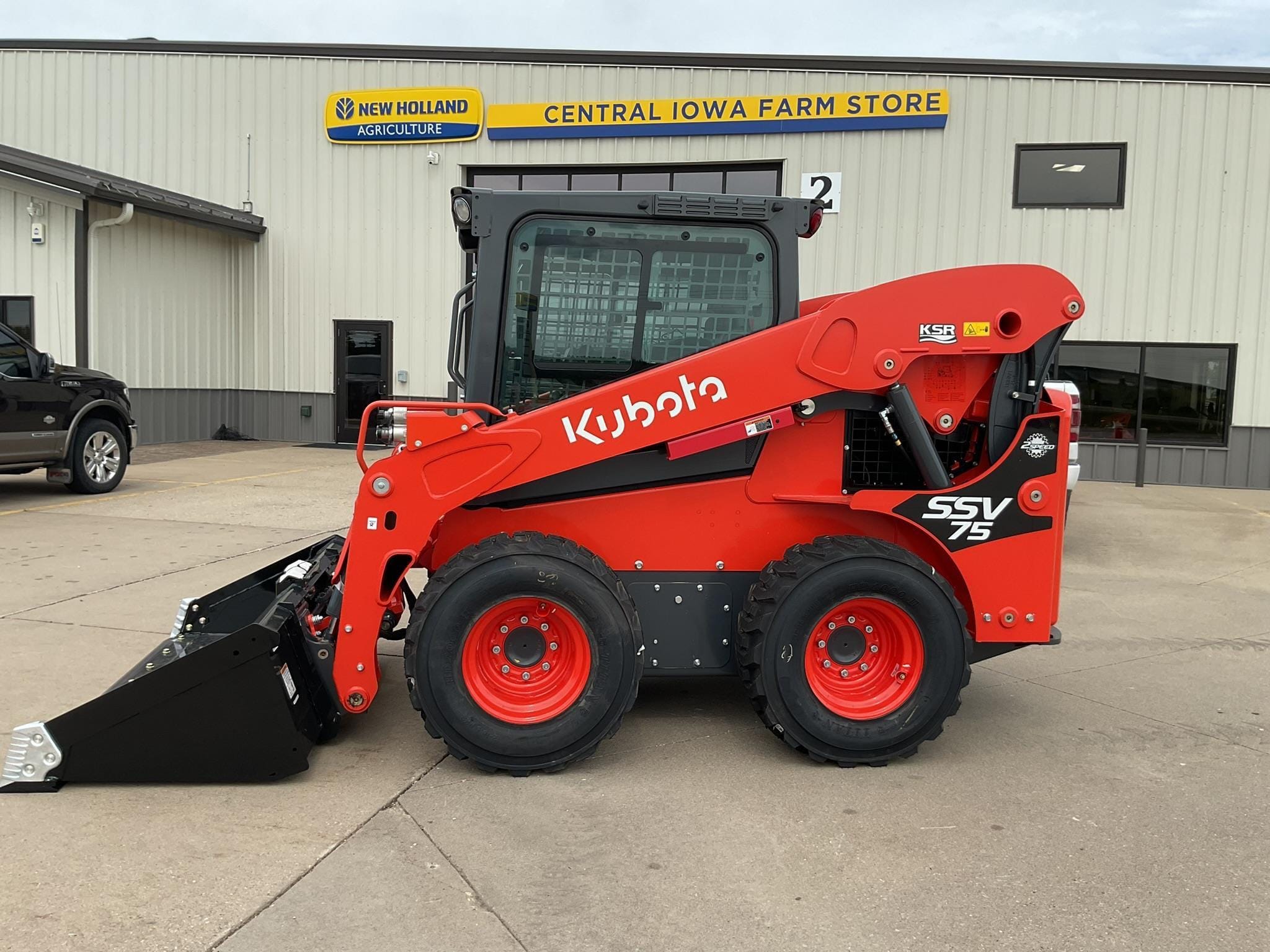 2024 Kubota SSV75 Equipment Image0
