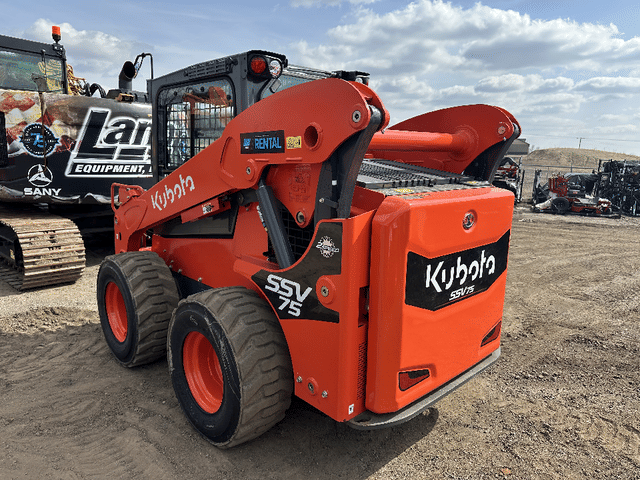 Image of Kubota SSV75PHC equipment image 4