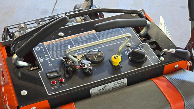 Image of Kubota SZ26-52 equipment image 4