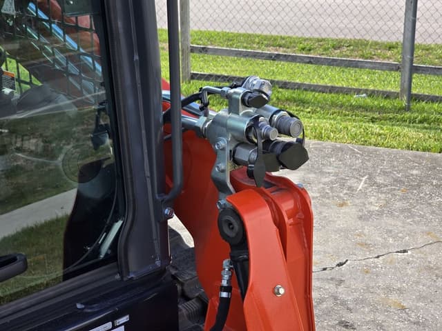 Image of Kubota SVL65-2 equipment image 4