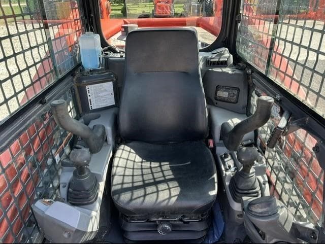 Image of Kubota SVL97-2 equipment image 3