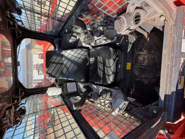 Image of Kubota SVL97-2HFCC equipment image 2