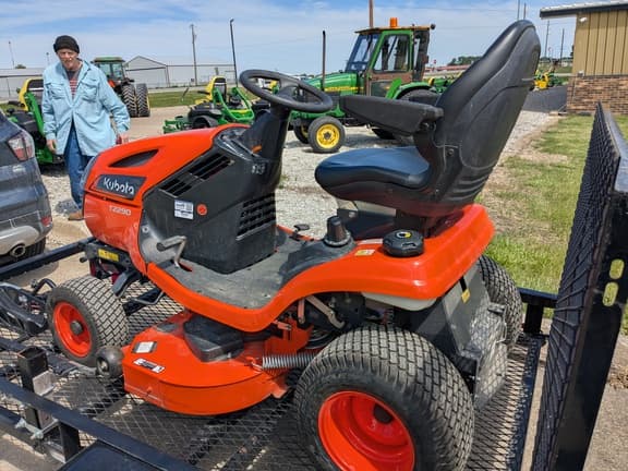 Image of Kubota T2290 equipment image 2