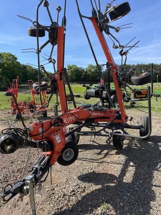 2024 Kubota TE6576CD Equipment Image0