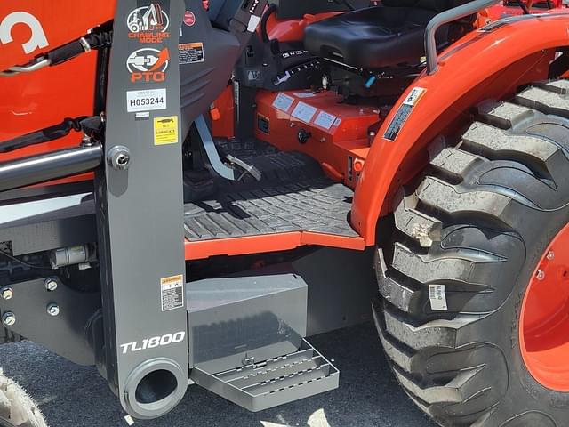 Image of Kubota M62 equipment image 4