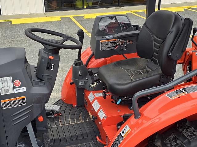 Image of Kubota M62 equipment image 4