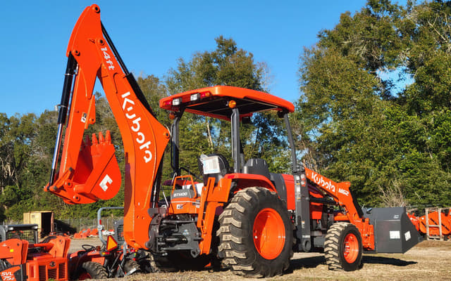 Image of Kubota M62 equipment image 4