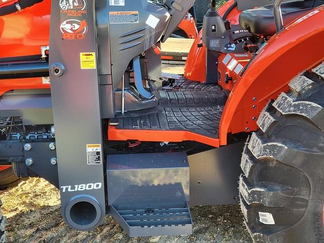 Image of Kubota M62 equipment image 4