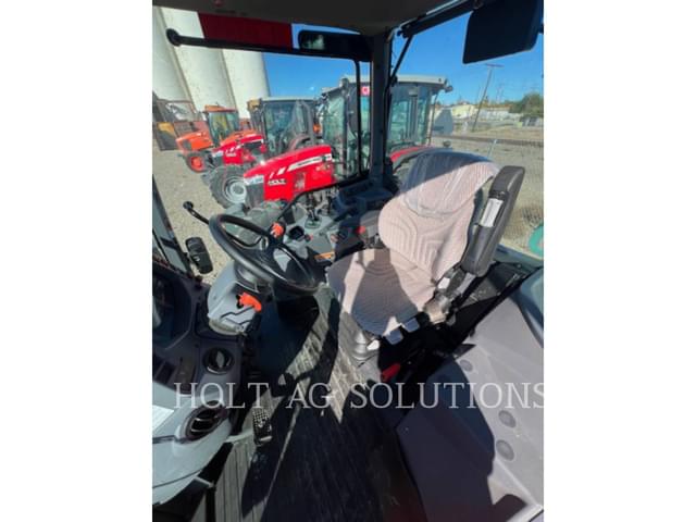 Image of Kubota M6-111 equipment image 4