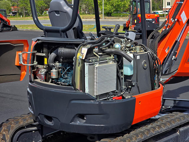 Image of Kubota U35-4 equipment image 3