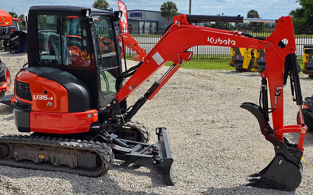 Image of Kubota U35-4 equipment image 3