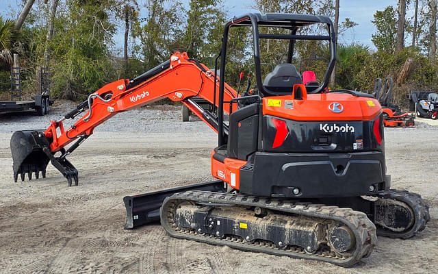 Image of Kubota U55-5 equipment image 3