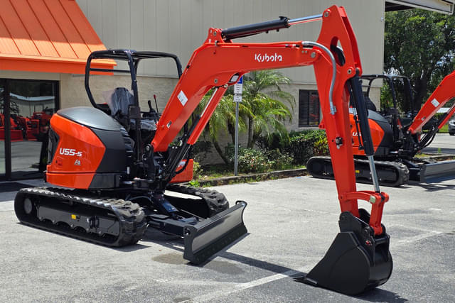 Image of Kubota U55-5 equipment image 2