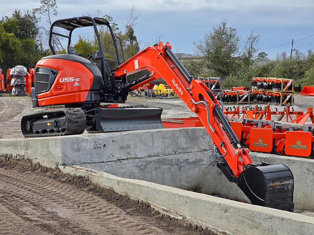 Image of Kubota U55-5 equipment image 1