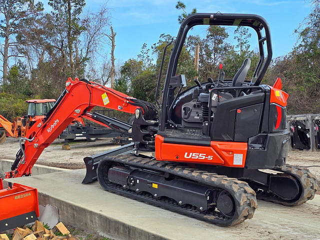 Image of Kubota U55-5 equipment image 3