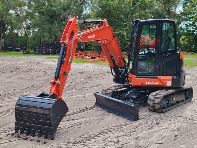 Image of Kubota U55-5 equipment image 2