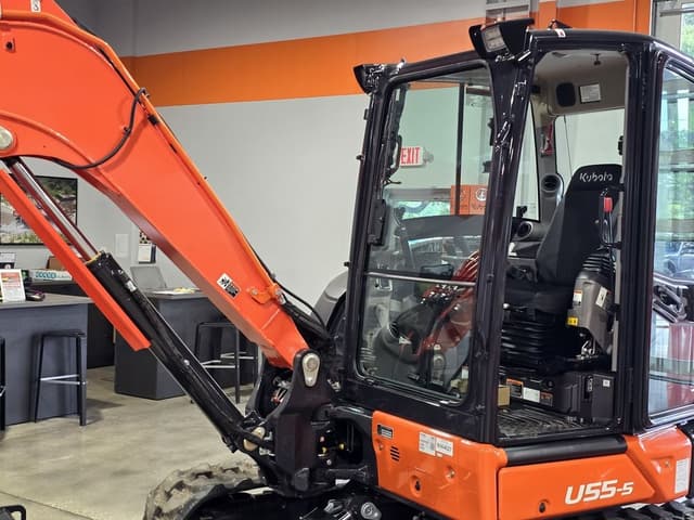 Image of Kubota U55-5 equipment image 3