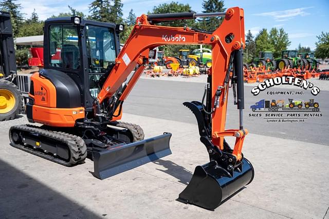 Image of Kubota U35-4 equipment image 3