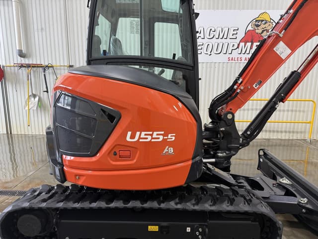 Image of Kubota U55-5 equipment image 3