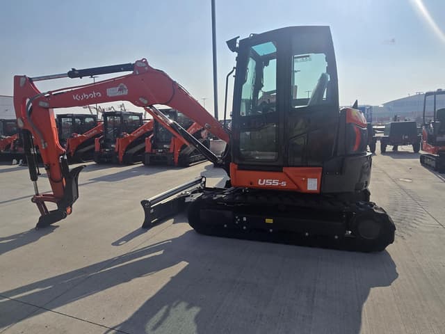 Image of Kubota U55-5 equipment image 4