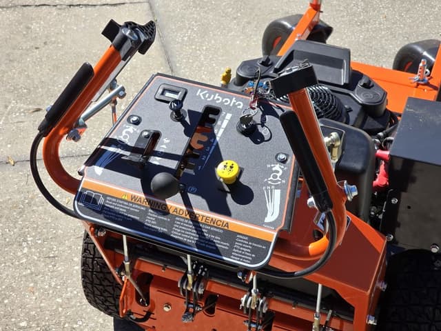 Image of Kubota WHF14NC-36-2 equipment image 4