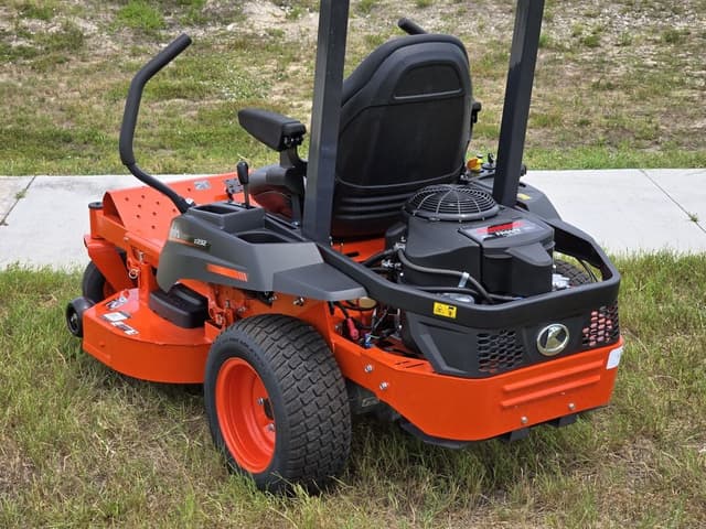 Image of Kubota Z232 equipment image 4