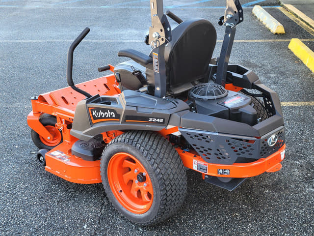 Image of Kubota Z242KW-48 equipment image 3