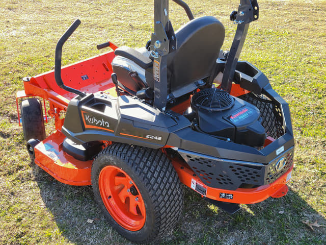 Image of Kubota Z242KW-48 equipment image 3