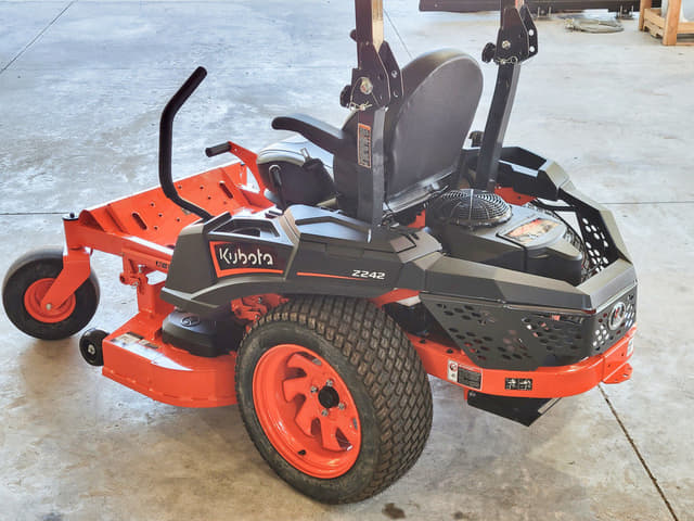 Image of Kubota Z242KW-48 equipment image 2