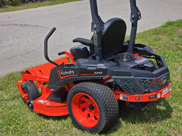 Image of Kubota Z242KW-48 equipment image 3