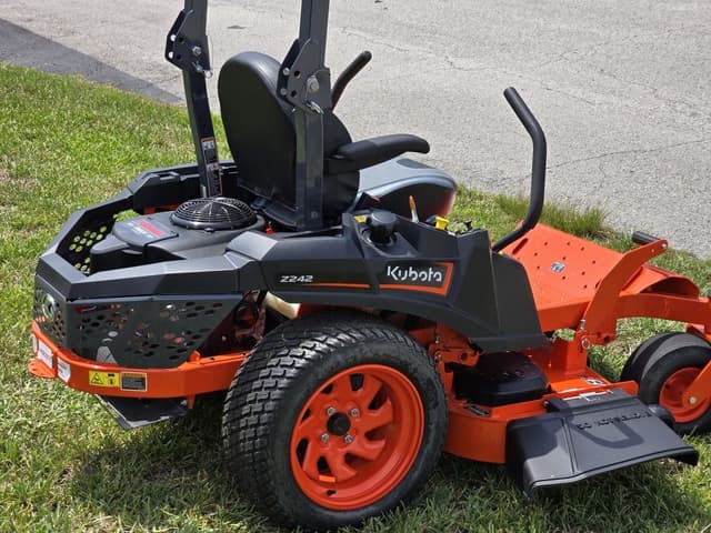 Image of Kubota Z242KW-48 equipment image 2