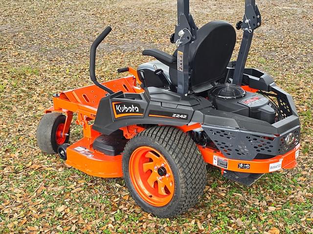 Image of Kubota Z242 equipment image 3