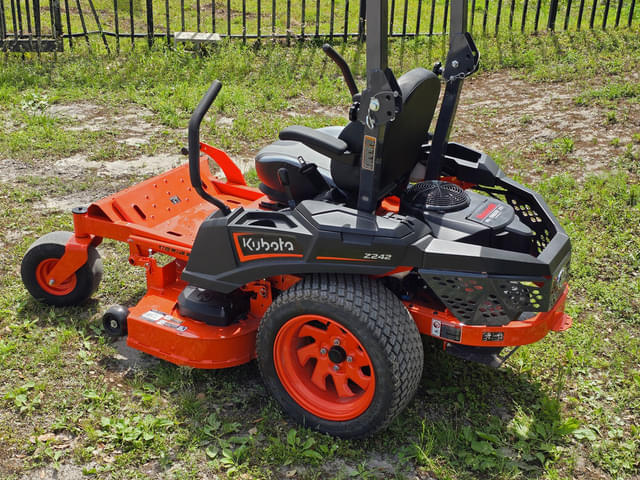 Image of Kubota Z242 equipment image 3