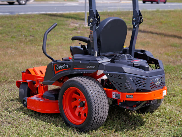 Image of Kubota Z242KW-48 equipment image 3