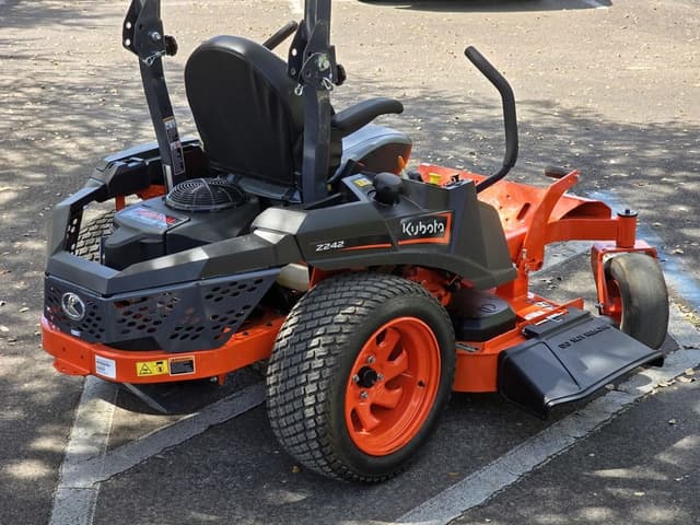 Image of Kubota Z242KW-48 equipment image 2
