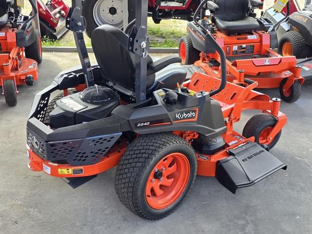 Image of Kubota Z242KW-48 equipment image 2