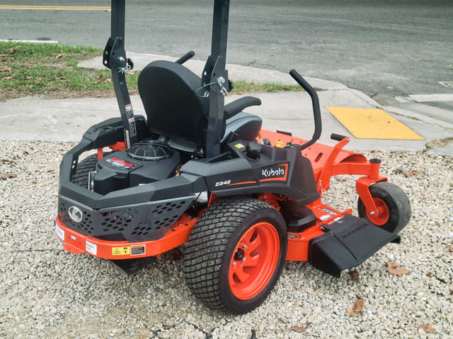 Image of Kubota Z242KW-48 equipment image 4