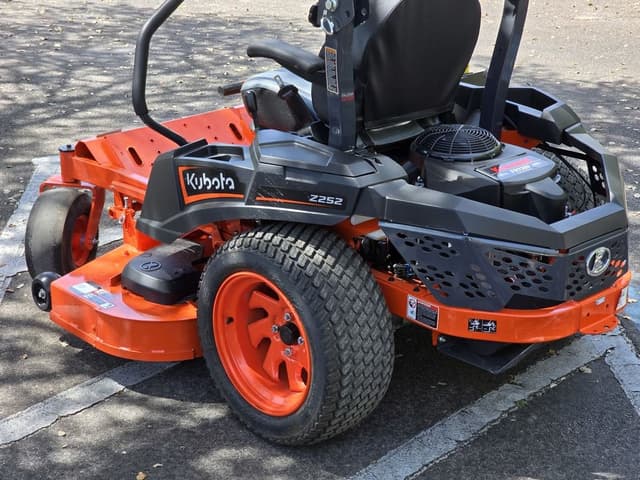 Image of Kubota Z252KW-54 equipment image 2