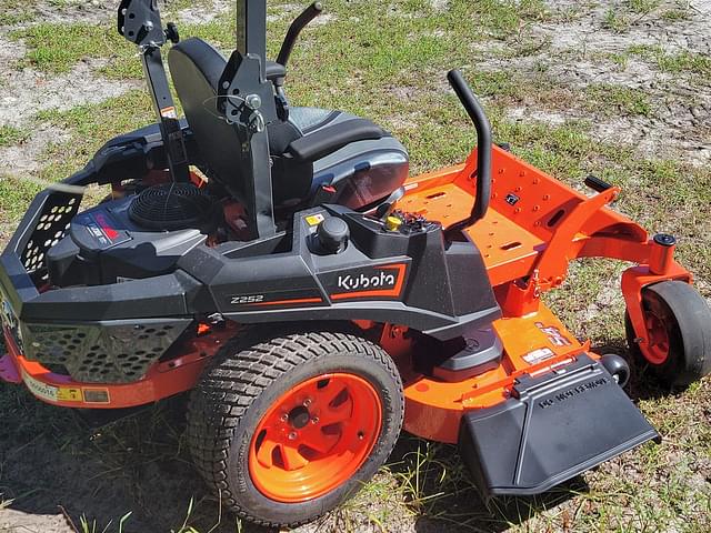 Image of Kubota Z252 equipment image 3